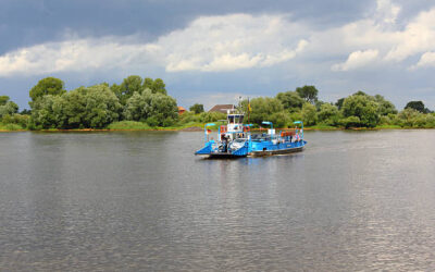 Die Weite der Flusslandschaft